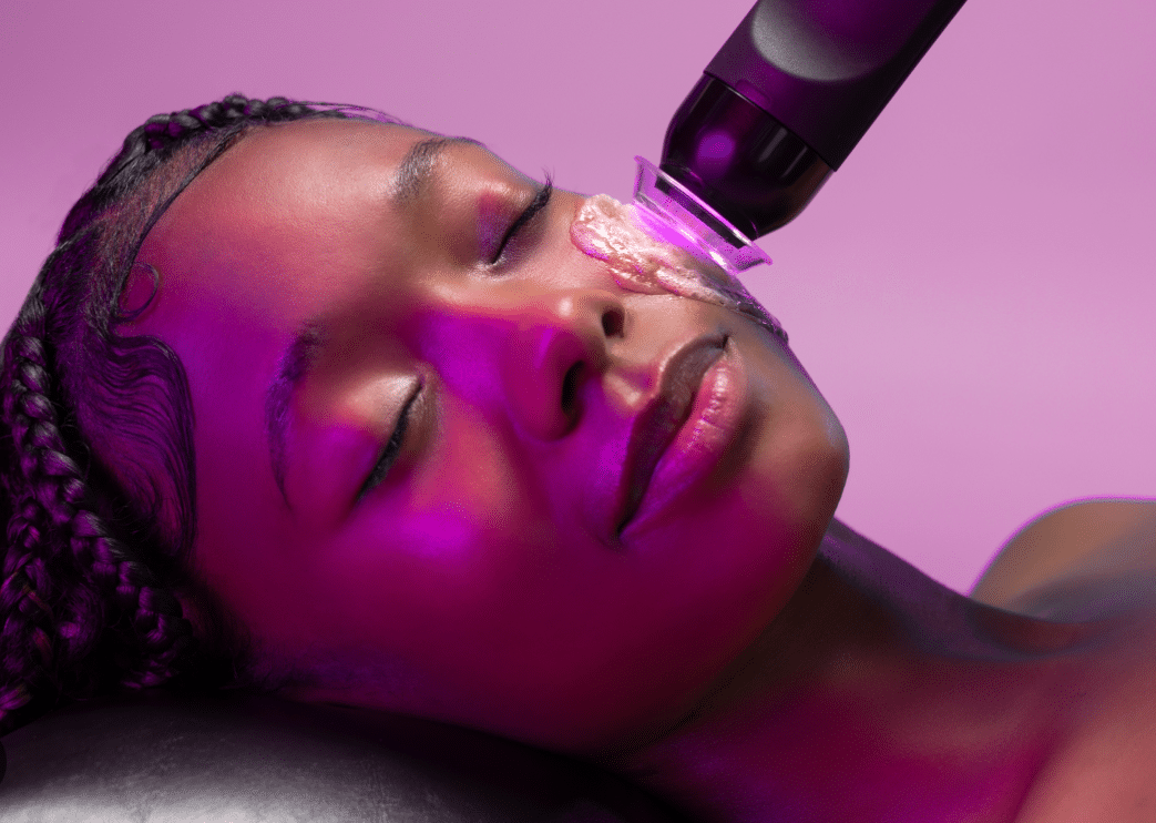 Woman experiencing the oxfoliation step of the glow2 facial